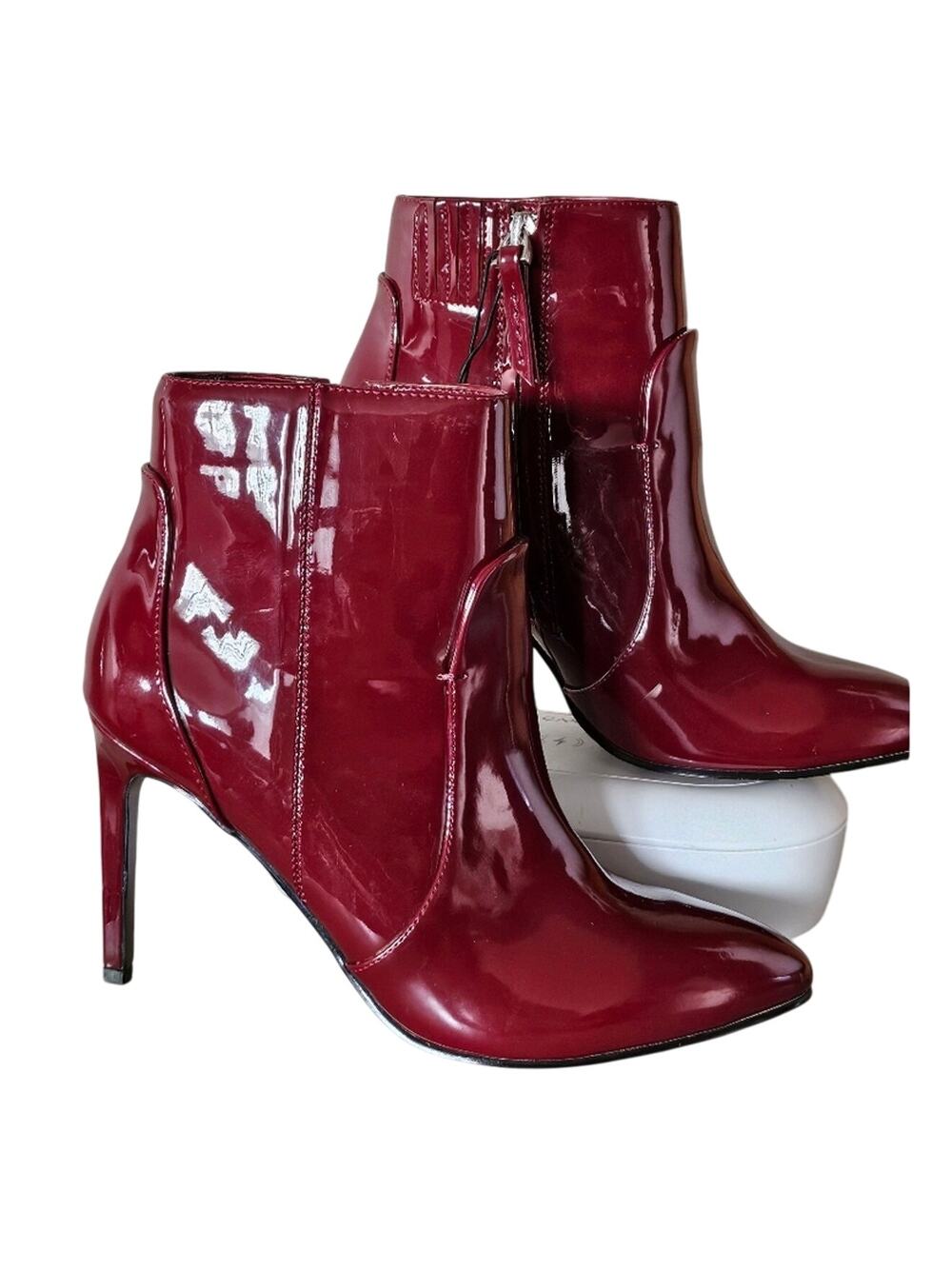 WHO WHAT WEAR REBEKAH ANKLE BOOTS – WOMEN’S SIZE 7 – BURGUNDY PATENT LEATHER